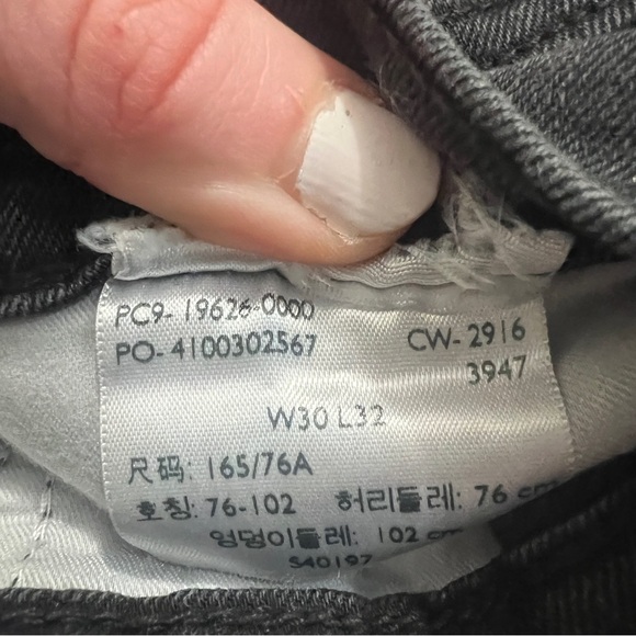 Levi's Women's 311 Shaping Skinny Jeans Black Stretch Denim Size 32 X 29.5 - Picture 9 of 10